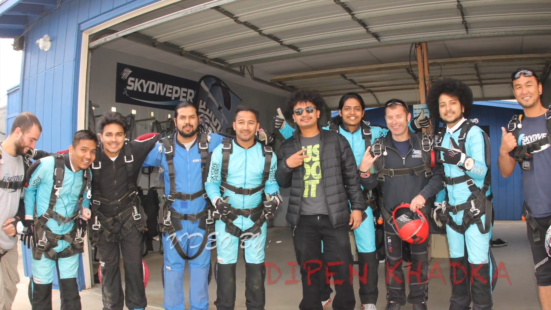 Screenshotter 6FriendsabouttoJumpoffthePlaneSkyDiveatLosAngelesUSA 5&rsquo;22&rdquo;