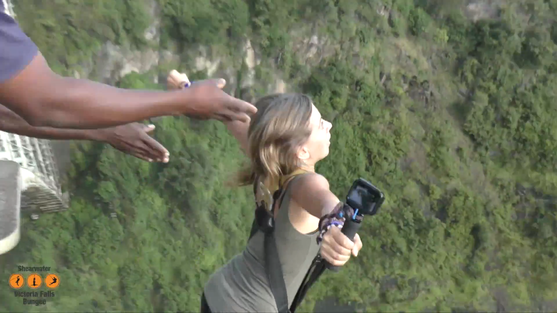 Screenshotter--BungeeJumpingVictoriaFallsGezginYogini-0’00” Screenshotter BungeeJumpingVictoriaFallsGezginYogini 0’00”