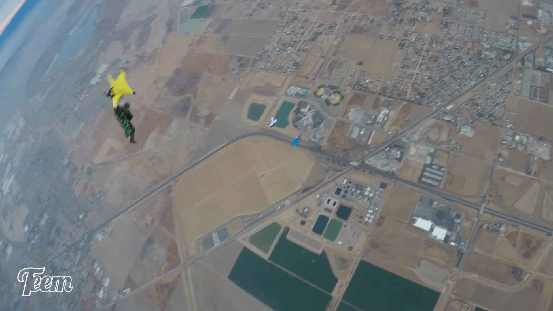 Screenshotter FridayFreakoutHighSpeedWingsuitCollisionInFreefall 0&rsquo;38&rdquo;