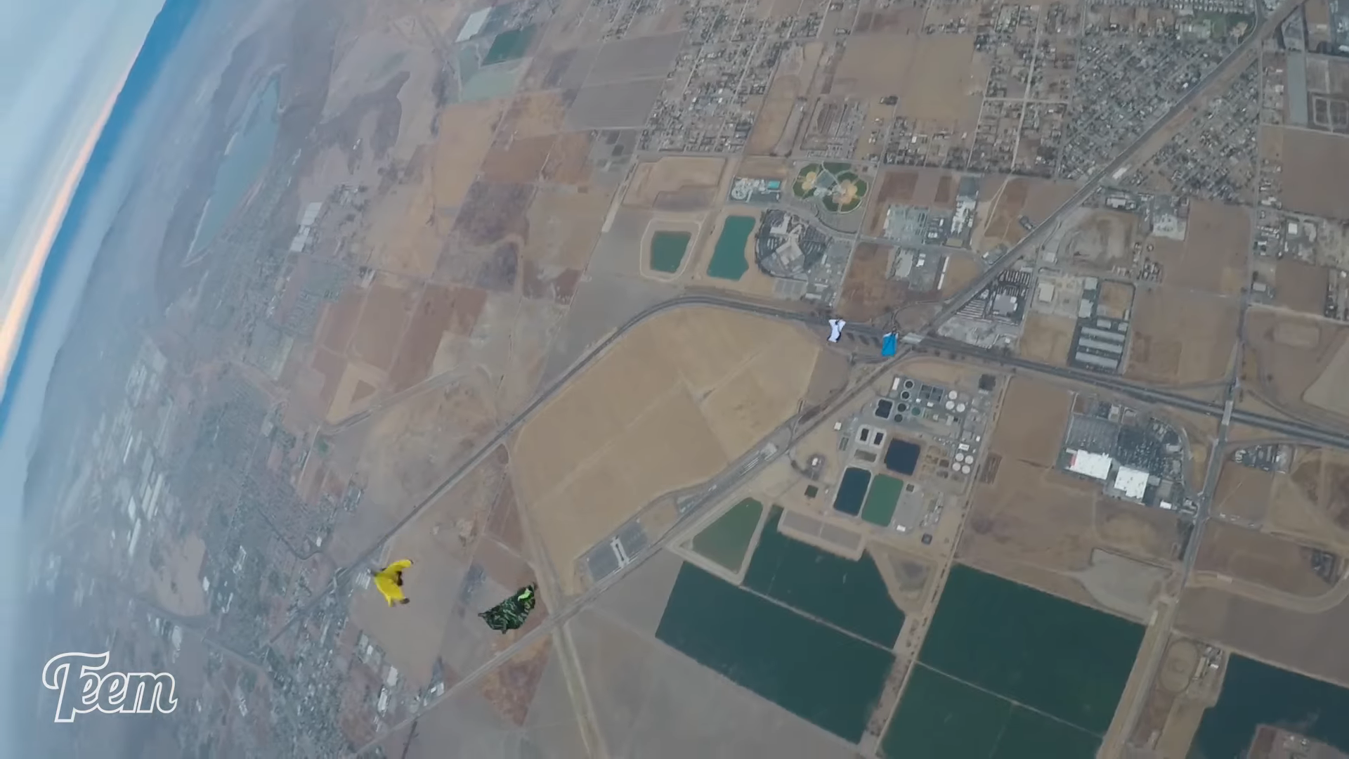 Screenshotter FridayFreakoutHighSpeedWingsuitCollisionInFreefall 0’23”