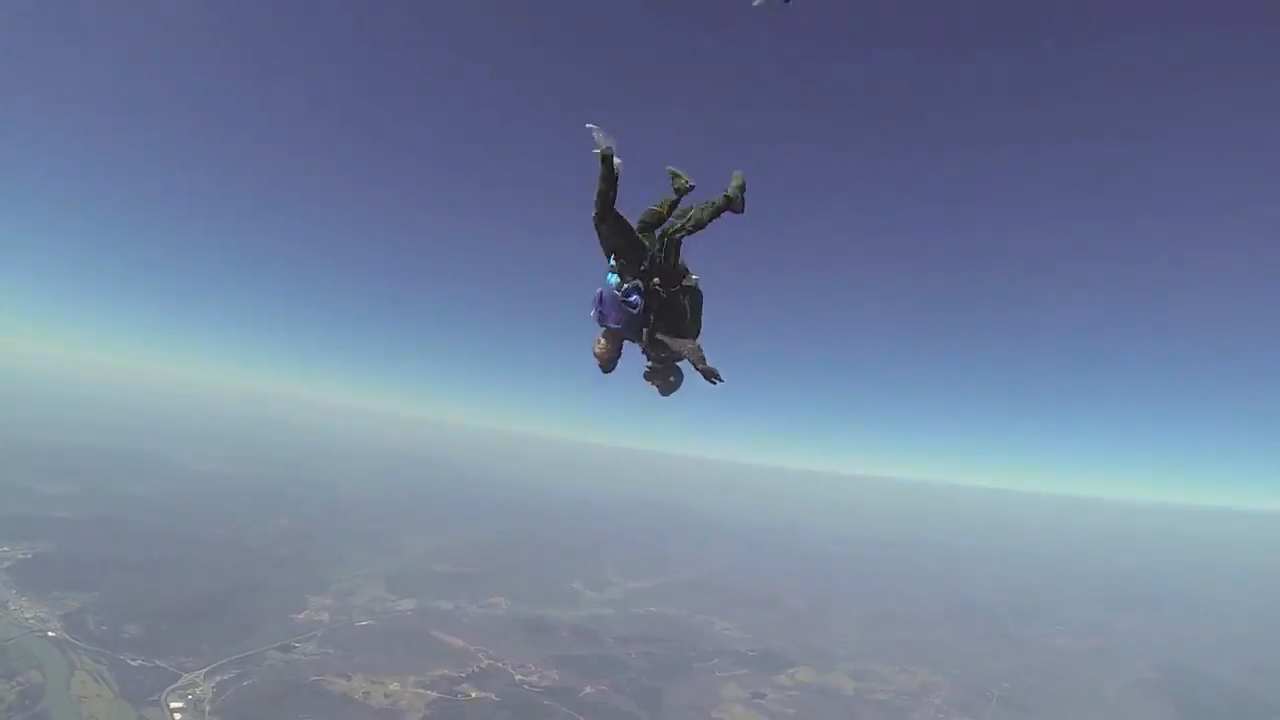 Screenshotter--TandemSkydiveJoannafromArdmoreAL-0’06” Screenshotter TandemSkydiveJoannafromArdmoreAL 0’06”