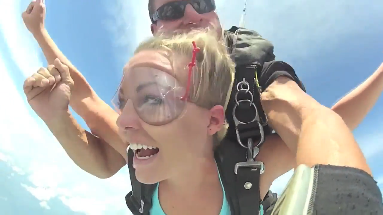 Screenshotter--TandemSkydiveJoannafromArdmoreAL-0’09” Screenshotter TandemSkydiveJoannafromArdmoreAL 0’09”