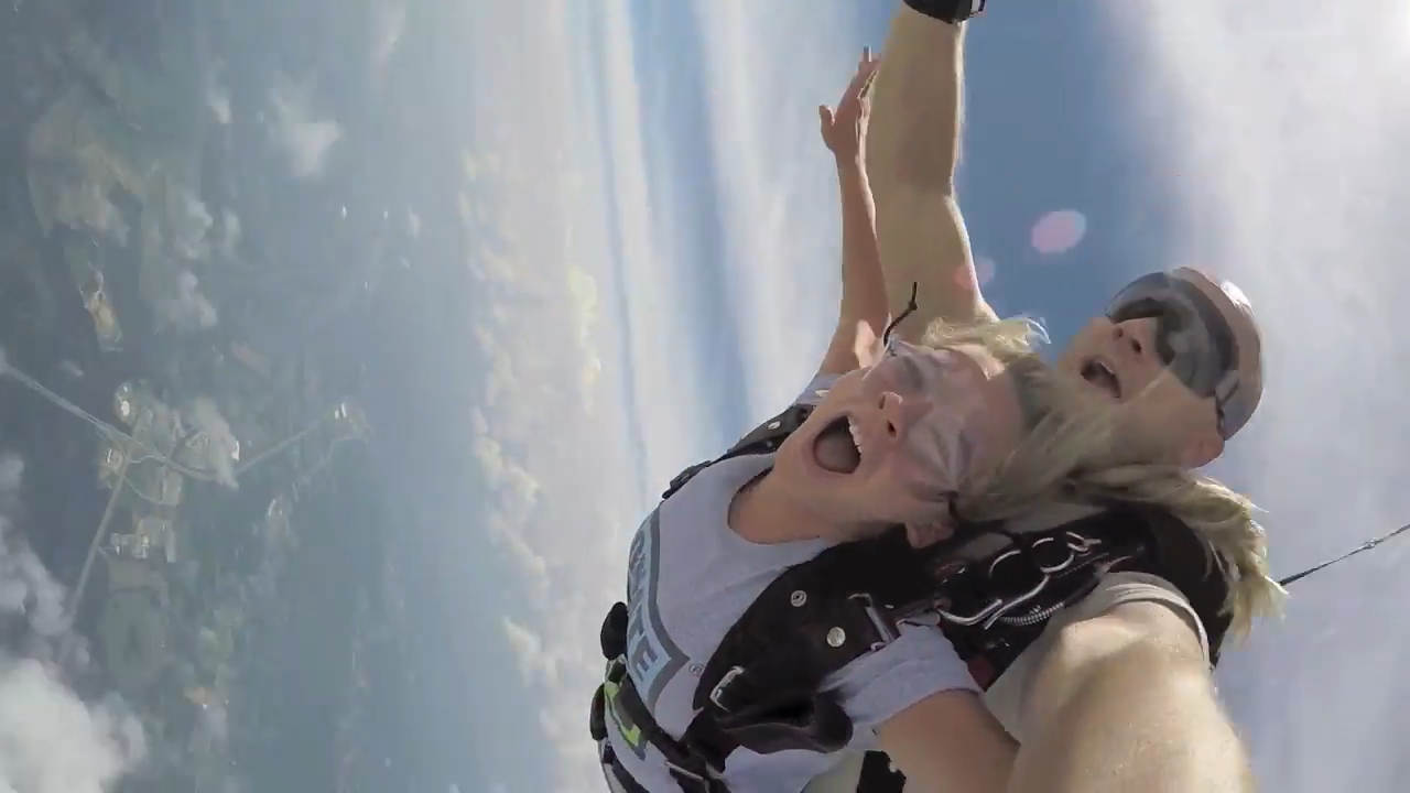 Screenshotter TandemSkydiveJoannafromArdmoreAL 0’02”