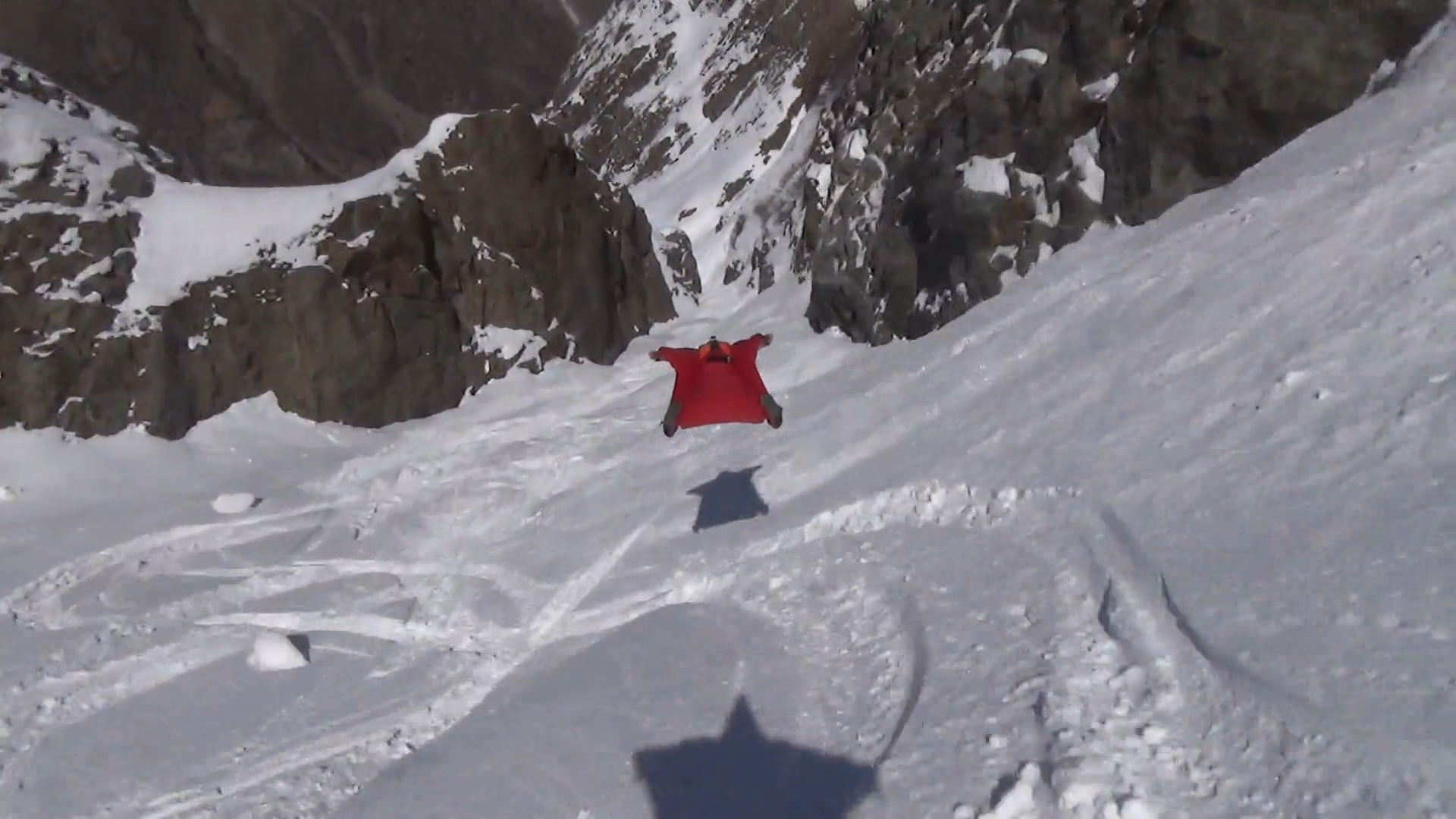 Screenshotter--DenivelatorWingsuitaTributetoBrianDrakeonVimeo-2’40” Screenshotter DenivelatorWingsuitaTributetoBrianDrakeonVimeo 2’40”