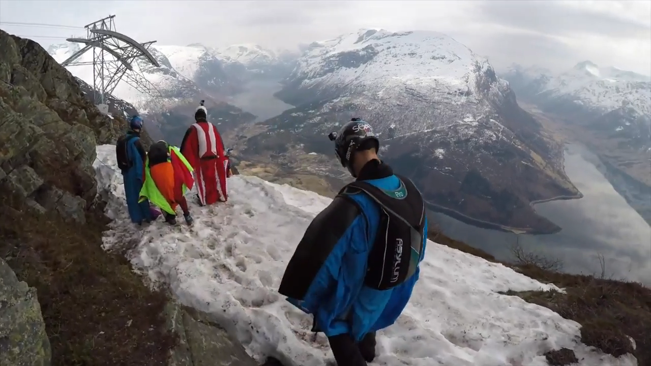 Screenshotter--NextLevelwingsuitBASEjumpingprogressioncamp-0’56” Screenshotter NextLevelwingsuitBASEjumpingprogressioncamp 0’56”