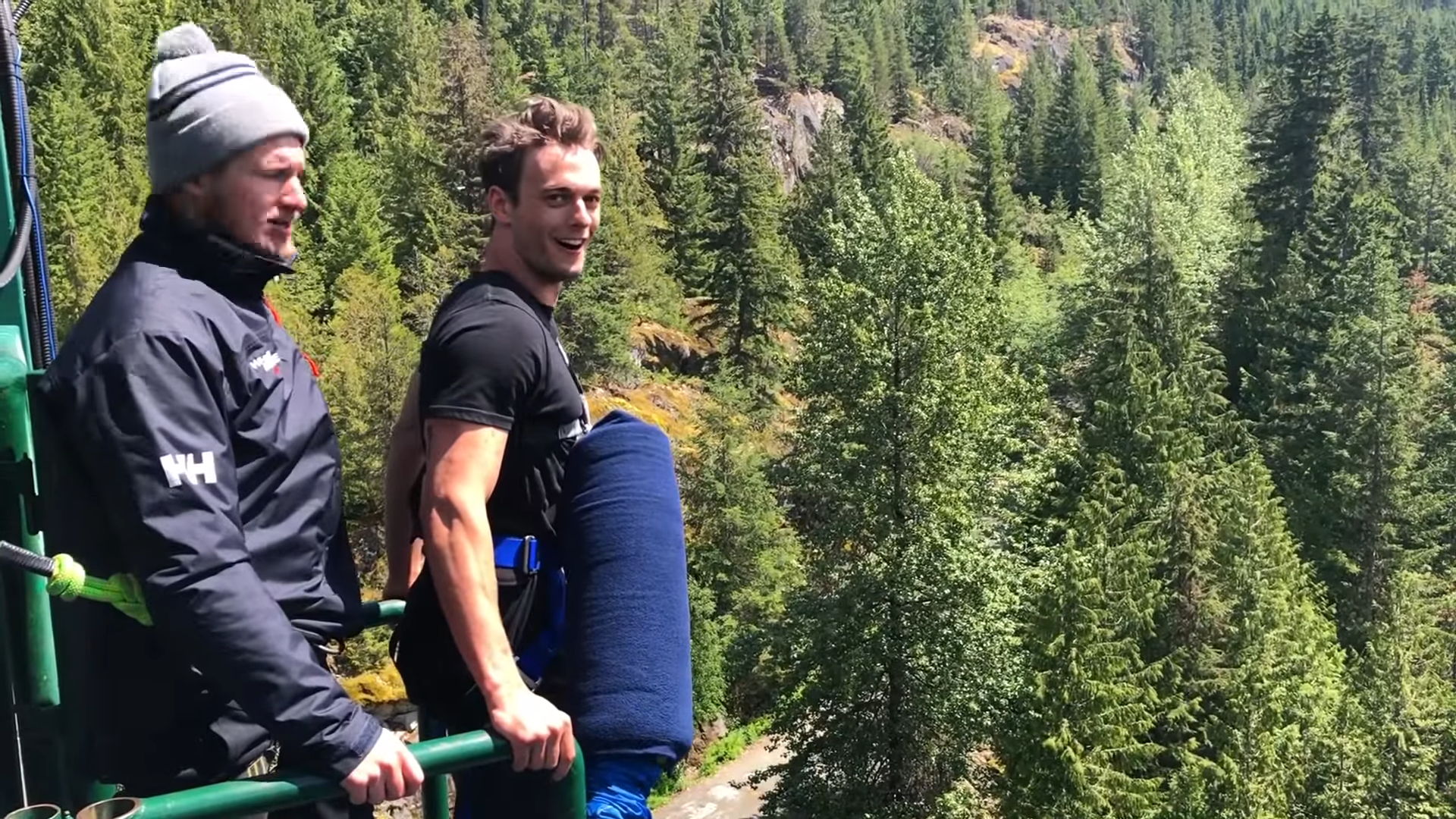 Screenshotter IGOBUNGEEJUMPINGVLOGAbsolutelyBlake 4&rsquo;10&rdquo;