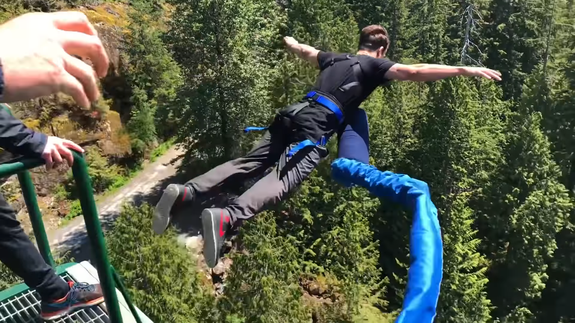 Screenshotter--IGOBUNGEEJUMPINGVLOGAbsolutelyBlake-4’43” Screenshotter IGOBUNGEEJUMPINGVLOGAbsolutelyBlake 4’43”