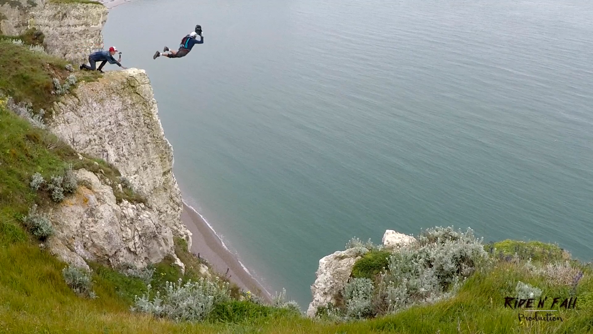 Screenshotter NormandieBaseJumpSessionByRidenFallProductiononVimeo 1’39” 1