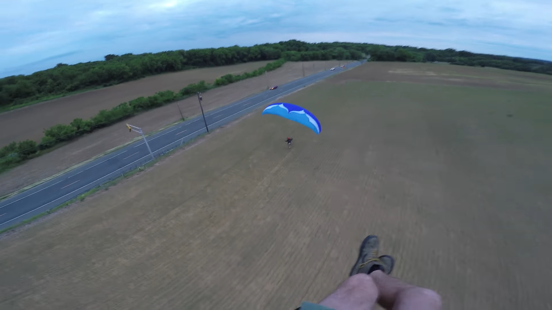 Screenshotter--ParamotorEmergencyLandingInACornField-12’16” Screenshotter ParamotorEmergencyLandingInACornField 12’16”