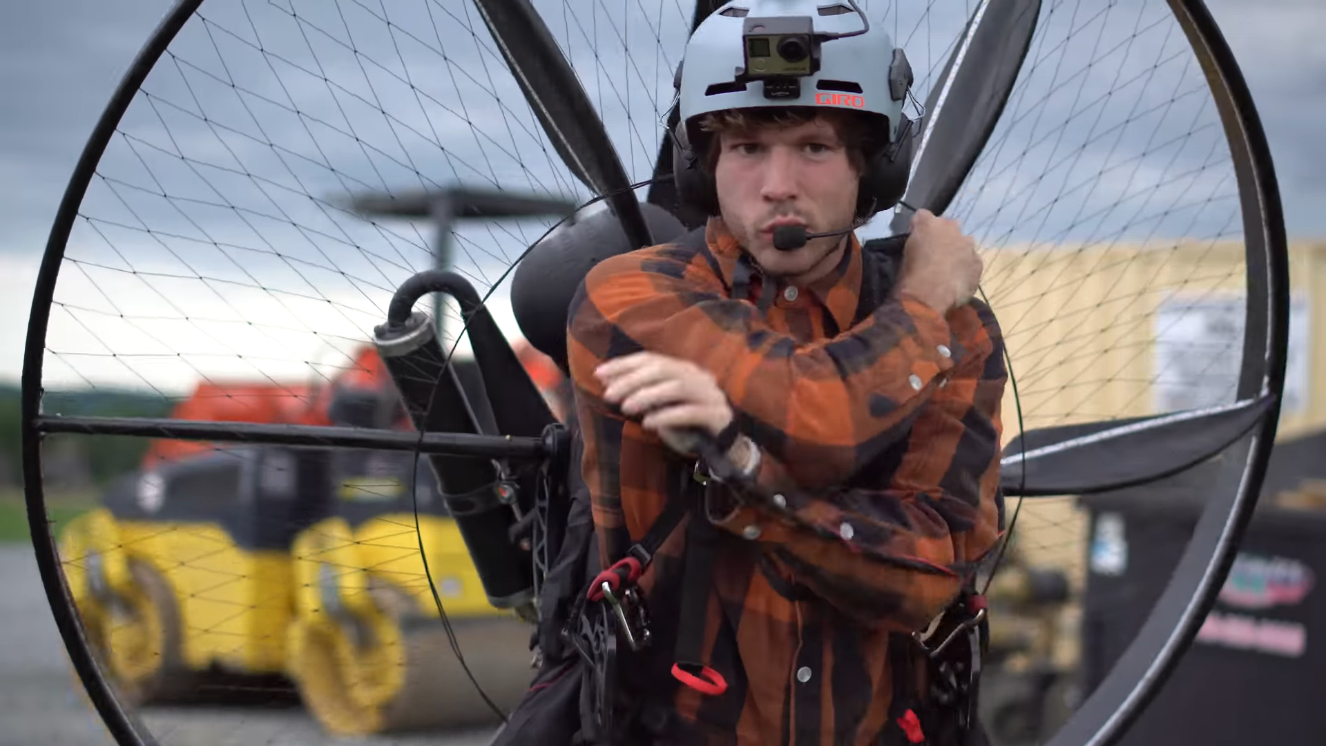 Screenshotter--ParamotorEmergencyLandingInACornField-3’24” Screenshotter ParamotorEmergencyLandingInACornField 3’24”