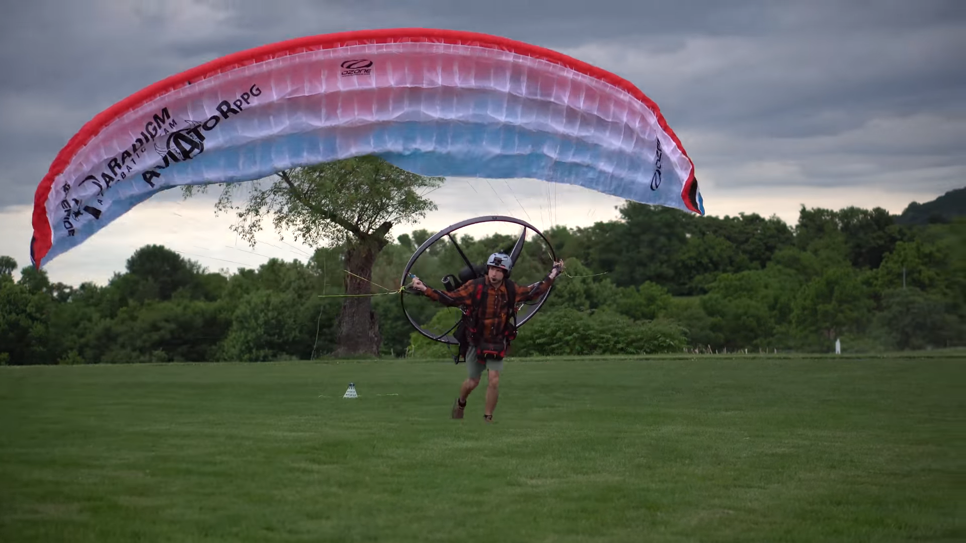 Screenshotter--ParamotorEmergencyLandingInACornField-3’40” Screenshotter ParamotorEmergencyLandingInACornField 3’40”