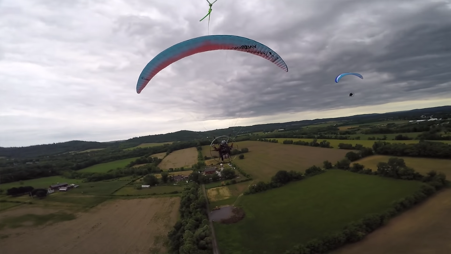 Screenshotter--ParamotorEmergencyLandingInACornField-4’06” Screenshotter ParamotorEmergencyLandingInACornField 4’06”