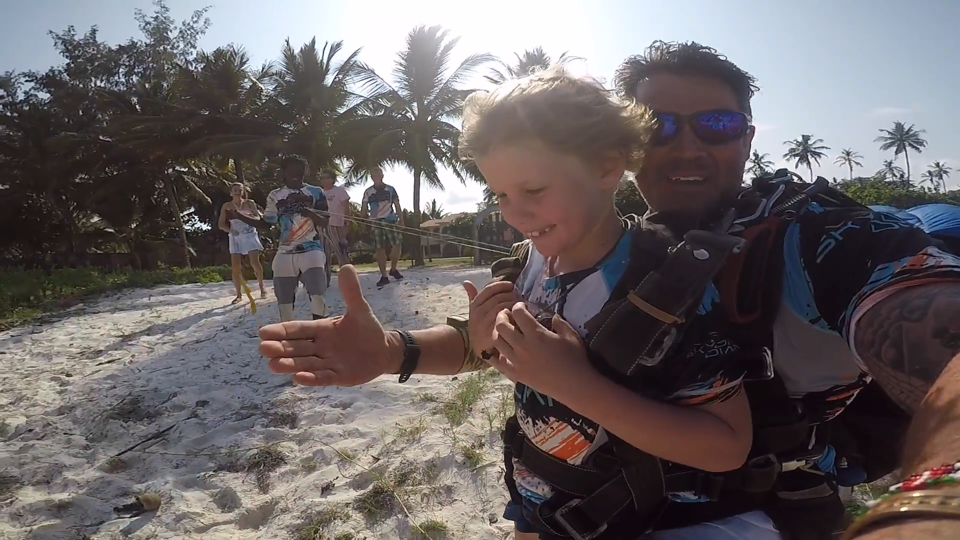 Screenshotter--SkydiveDianiMeetLiam7yearsoldandouryoungestjumperyet-5’39” Screenshotter SkydiveDianiMeetLiam7yearsoldandouryoungestjumperyet 5’39”