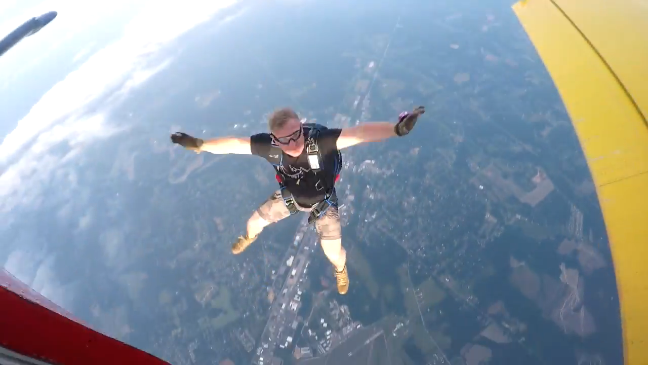 Screenshotter SkydiveTennesseeSueWhite 4&rsquo;07&rdquo;