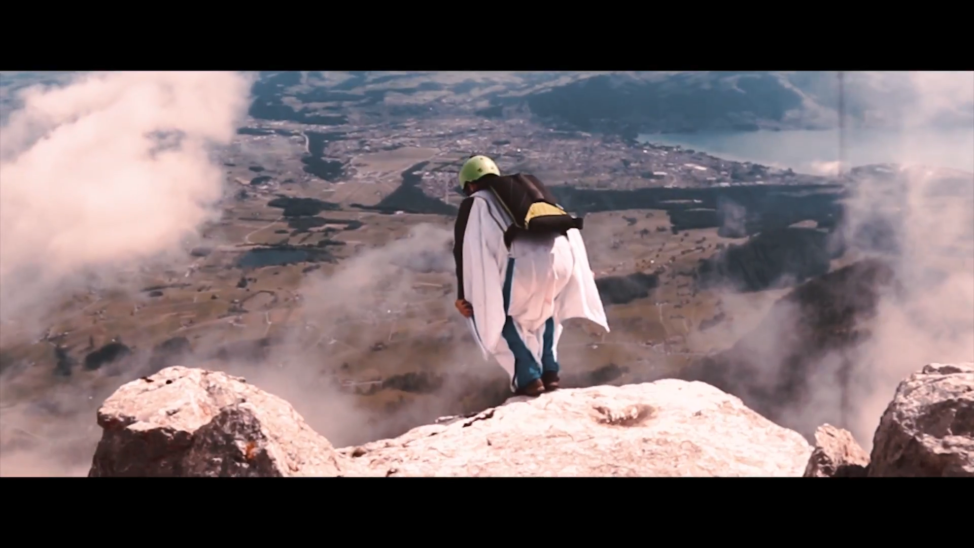 Screenshotter WINGSUITBASEJUMPING 10&rsquo;22&rdquo;