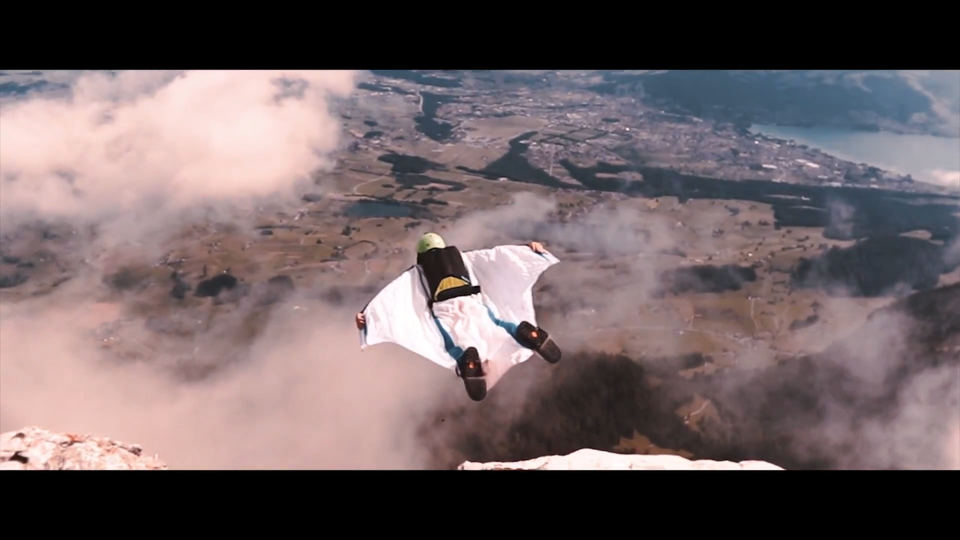 Screenshotter WINGSUITBASEJUMPING 10&rsquo;26&rdquo;