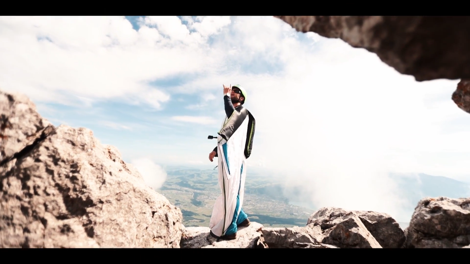 Screenshotter WINGSUITBASEJUMPING 9&rsquo;00&rdquo;