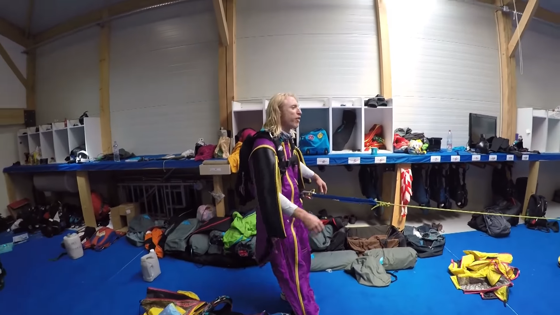 Screenshotter WingsuitRopeSwingworldPremiere 0&rsquo;32&rdquo;