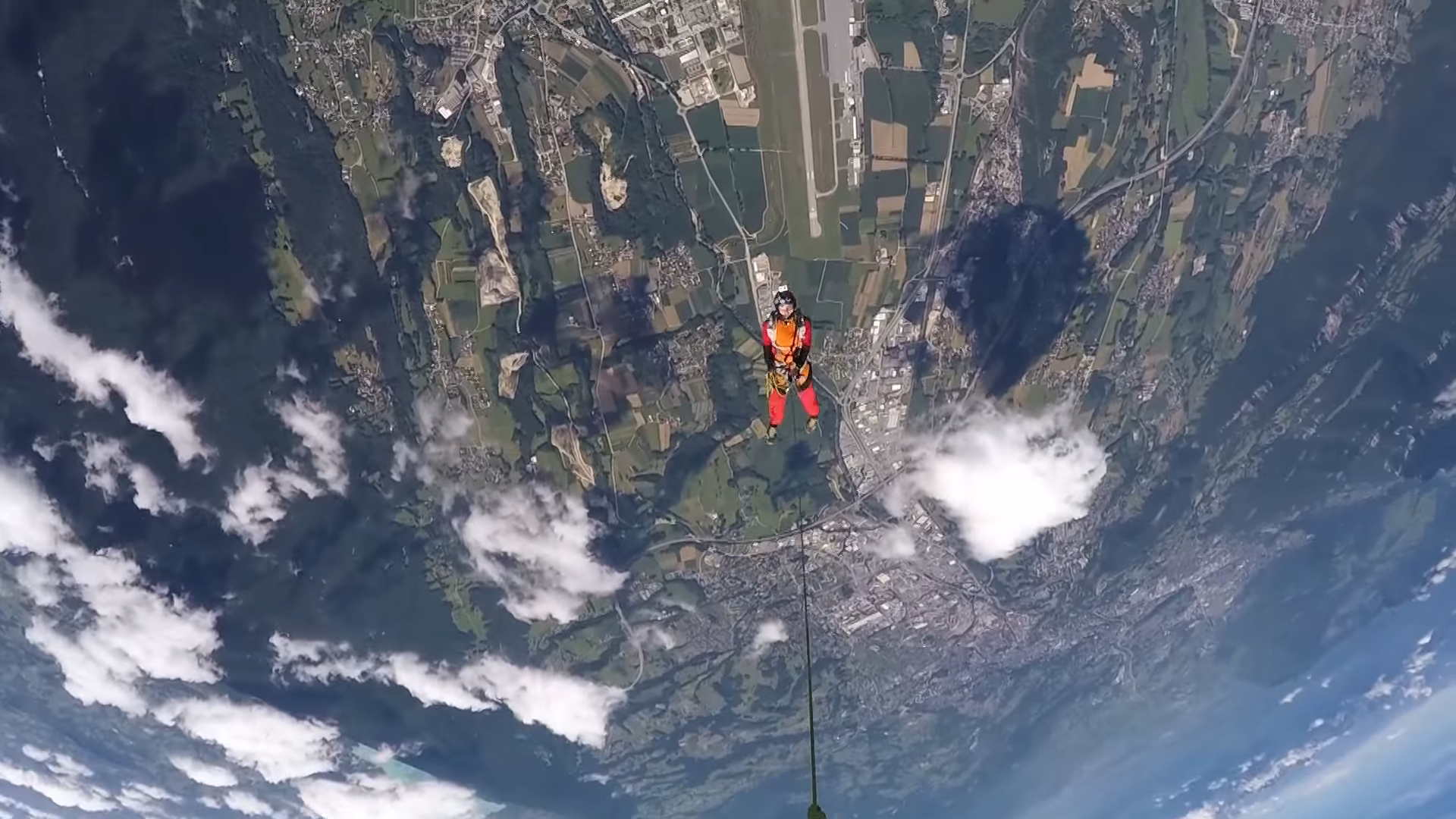 Screenshotter WingsuitRopeSwingworldPremiere 0&rsquo;49&rdquo;