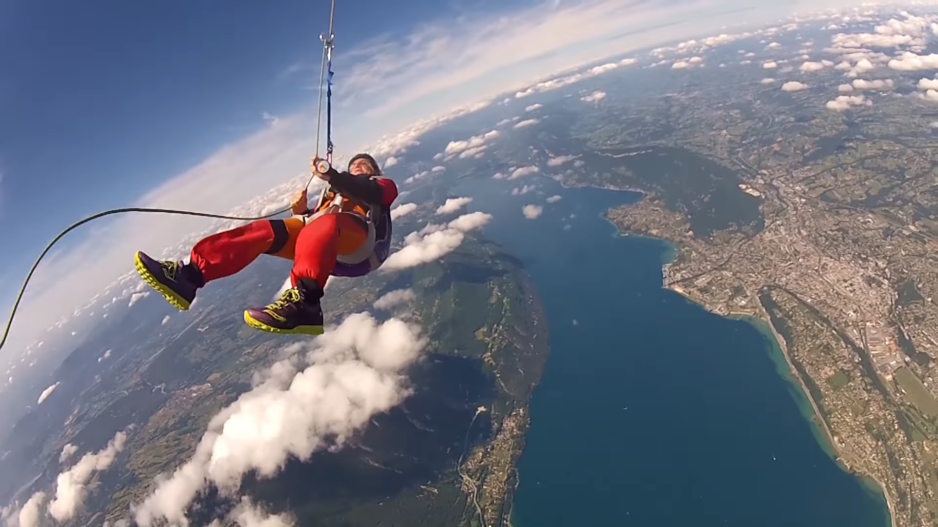 Screenshotter WingsuitRopeSwingworldPremiere 1’15” 1